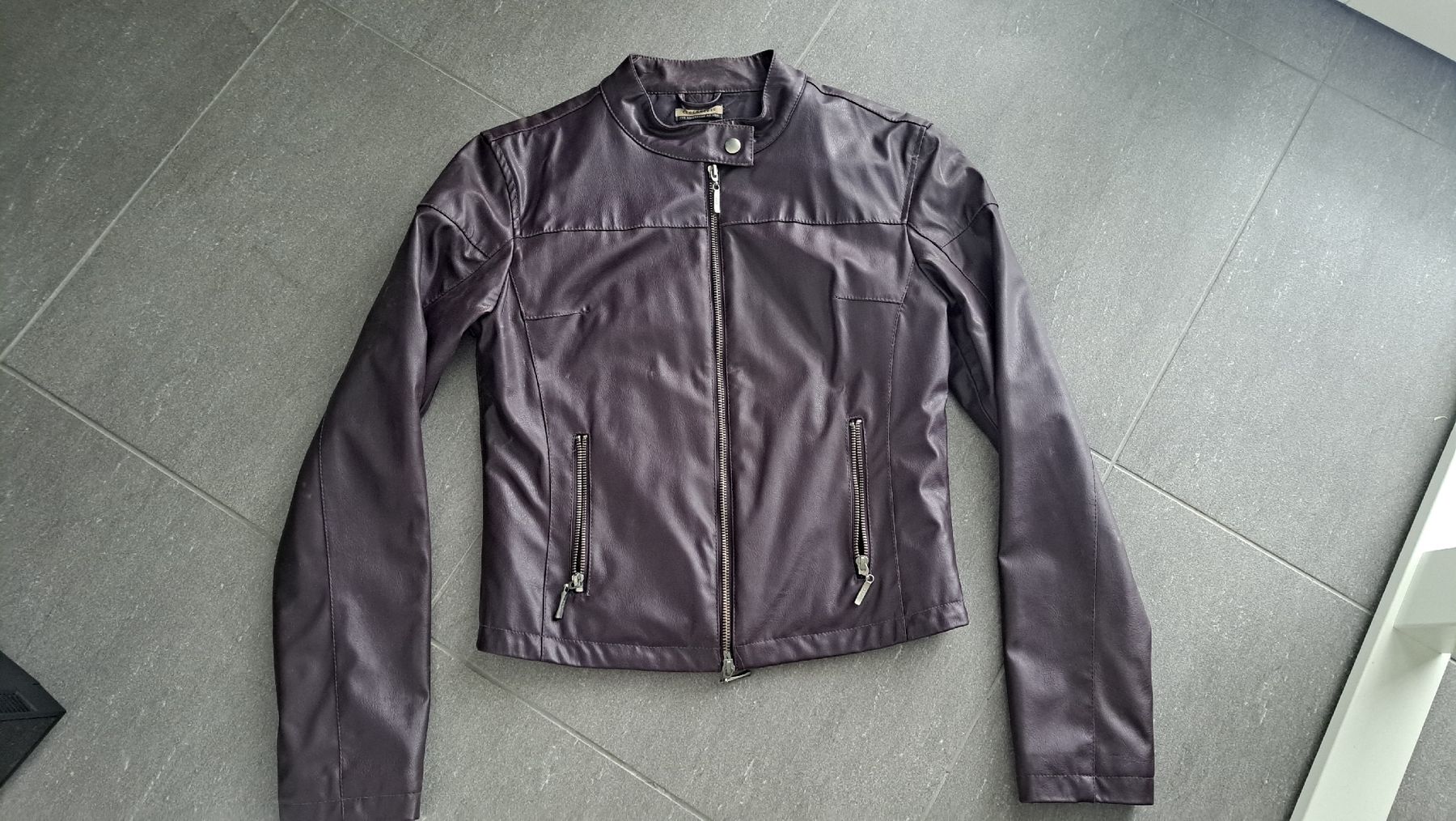 Jacken: Lässige Übergangsjacke bordeaux Gr. 38 – Gebraucht aus Winterthur von Dream_of