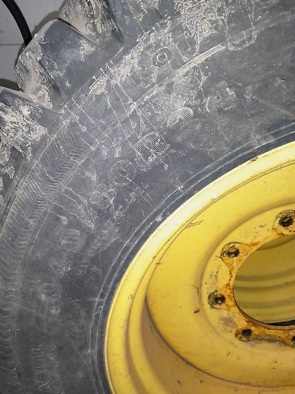 Pneumatici & Ruote complete: Nokian Räder mit Spikes zu John Deere – Usato da Ufhusen venduto da Bamuf 2