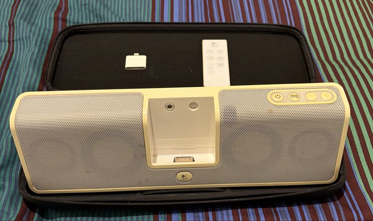 Logitech Haut-parleurs: Enceinte portable Logitech avec étui – D'occasion à Genève par AlBE909 2