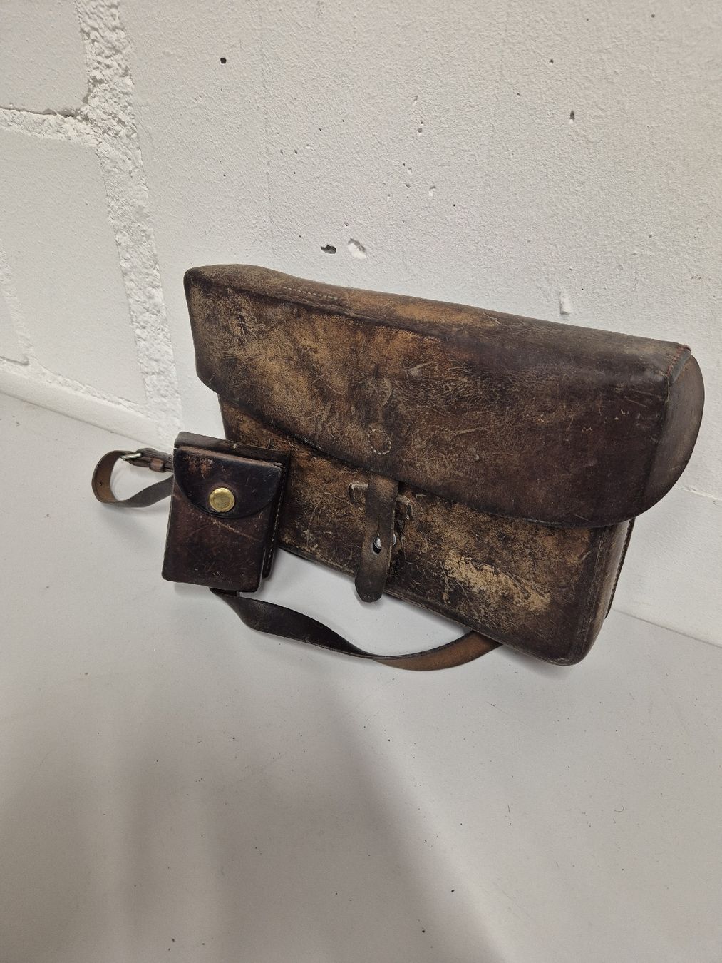 Borse: Leder Tasche mit Kompass, gebraucht – Usato da Bern venduto da latrouvaillebern 2