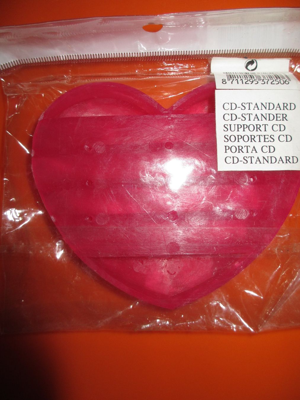 Racks & Cavalletti: kleiner herzförmiger CD-Ständer, neu & originalverpackt – Nuovo e nell'imballaggio originale da Herisau venduto da fan_h9qj 1