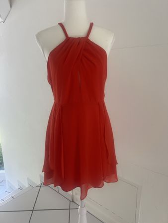 Sommerliches, rotes Kleid von Bebe, Grösse 6, neuwertig