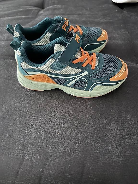 Scarpe per ragazzi: Turnschuhe Grösse 35 – Usato da Oberengstringen venduto da Kati.vrdoljak