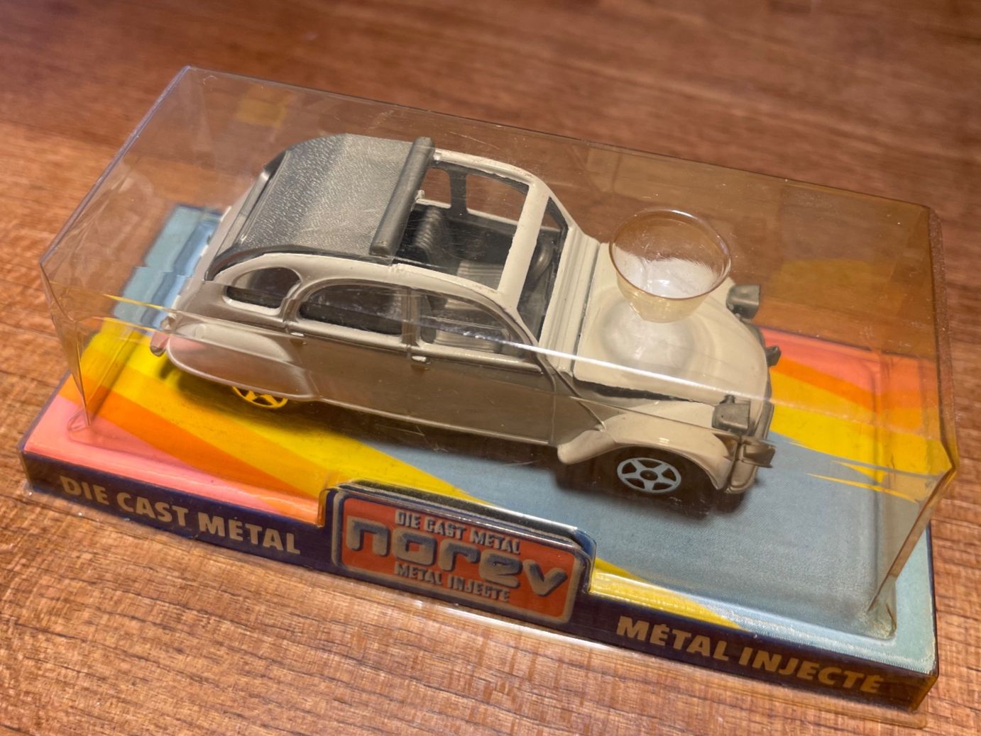 Citroën Modellini d'auto: Citroen 2CV6 Norev Modellauto – Usato da Luzern venduto da mintcar 1