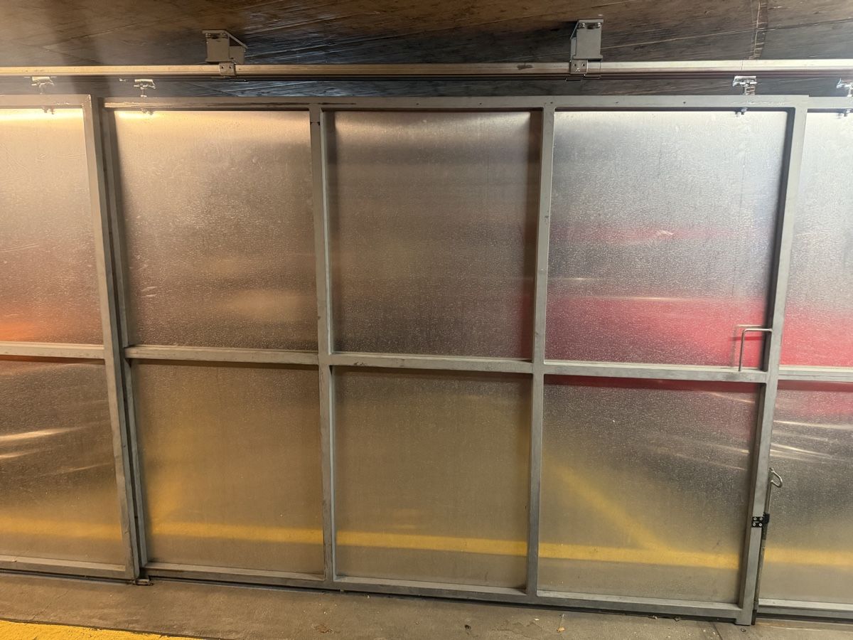 Porte: Porte de garage coulissante – Usato da Brügg BE venduto da traindenuit 1