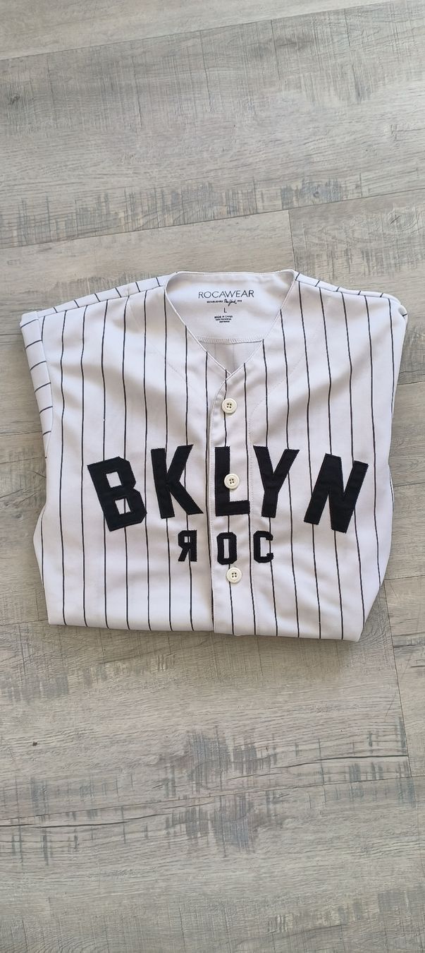 T-shirt: Brooklyn t-shirt – Usato da Beringen venduto da Holly.80 5