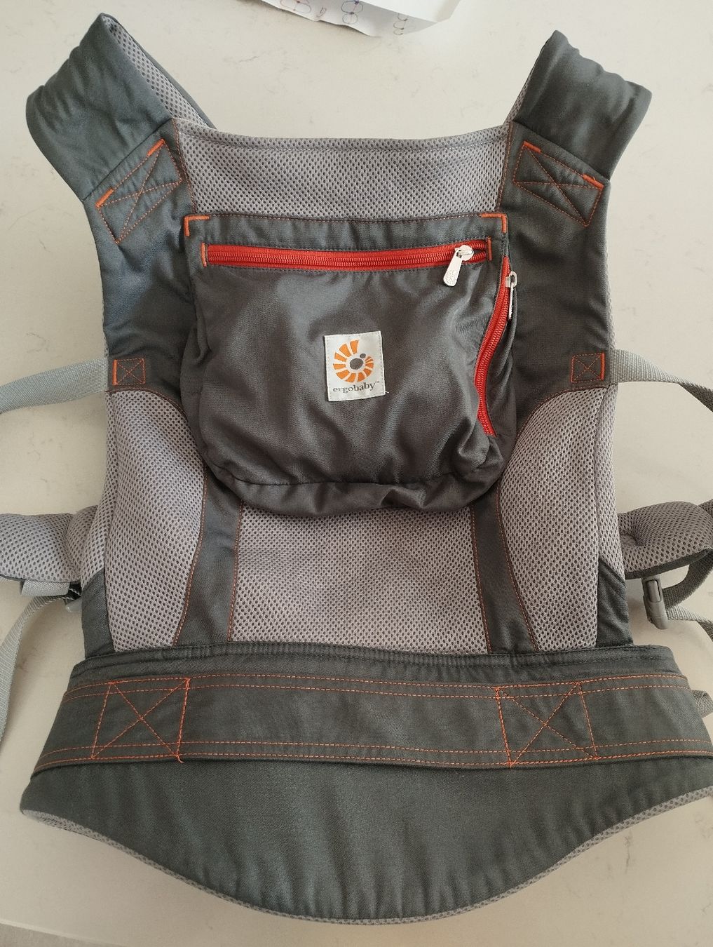 Ergo Baby Marsupi portabebè: Ergobaby Trage Performance Carrier – Usato da Matzendorf venduto da CRX1990