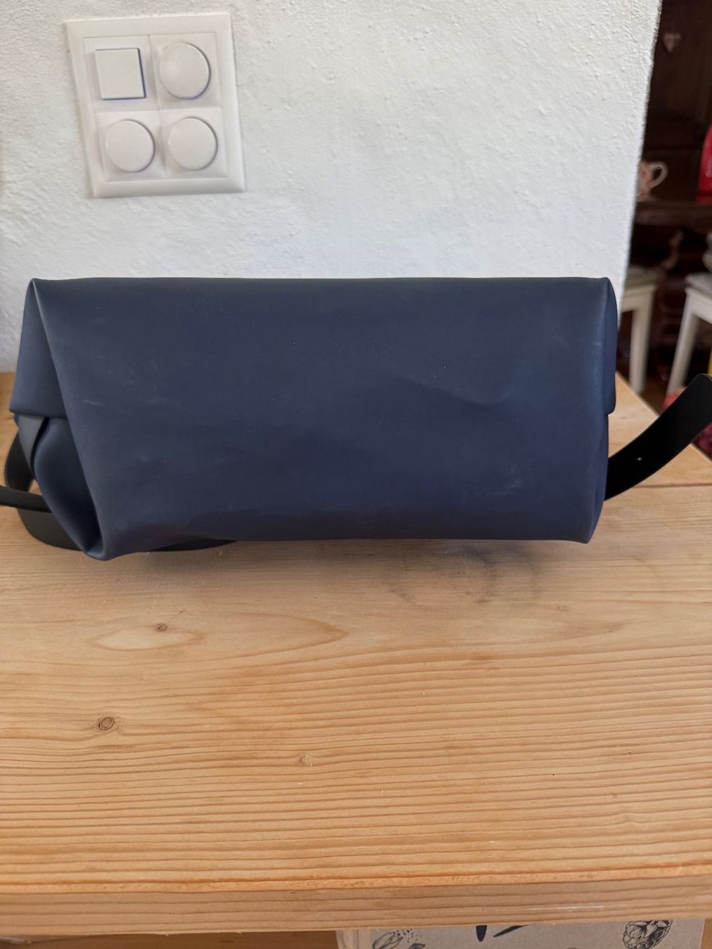Rains Zaini: Sac à dos RAINS Shift bleu marine – Usato da Prez-vers-Siviriez venduto da mar_n29z 4