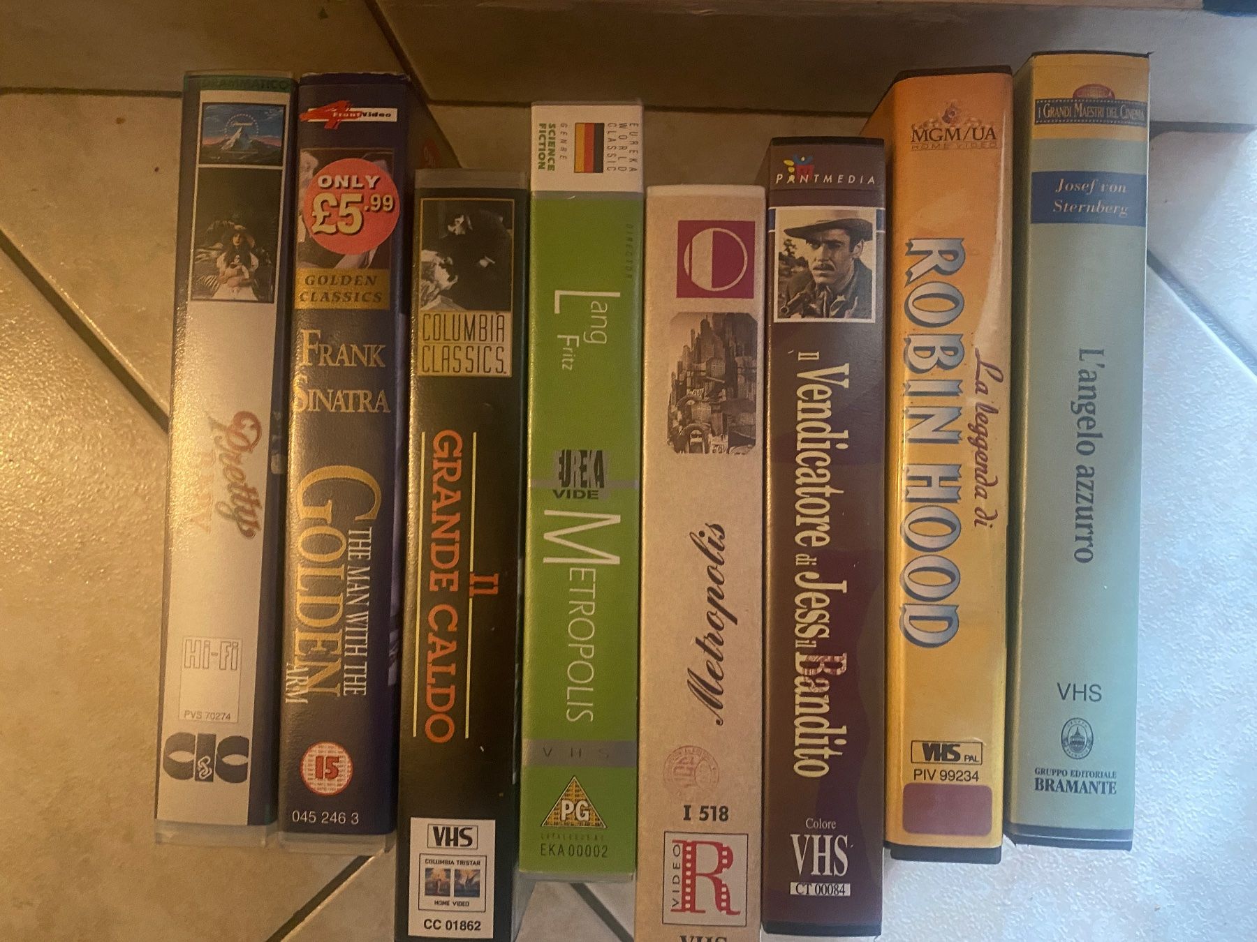 Alle VHS: 8 Classici VHS in italiano e inglese – Gebraucht aus Minusio von Vertigopop 1