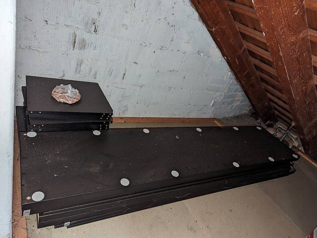 Regale: Gratis: KALLAX 5x5, Braun – Gebraucht aus Zürich von elUmbarto 1
