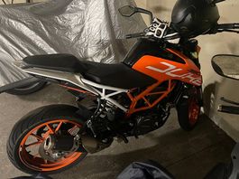 KTM Duke 390 - Top Zustand - Wenig Kilometer und JG 2021