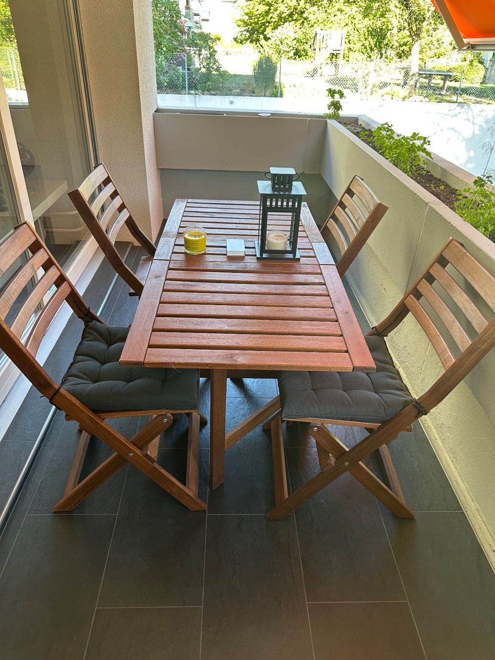 Set di tavolo e panche: Beautiful Outdoor Table + 4 chairs (foldable) – Usato da Dübendorf venduto da ket_cd6z 3