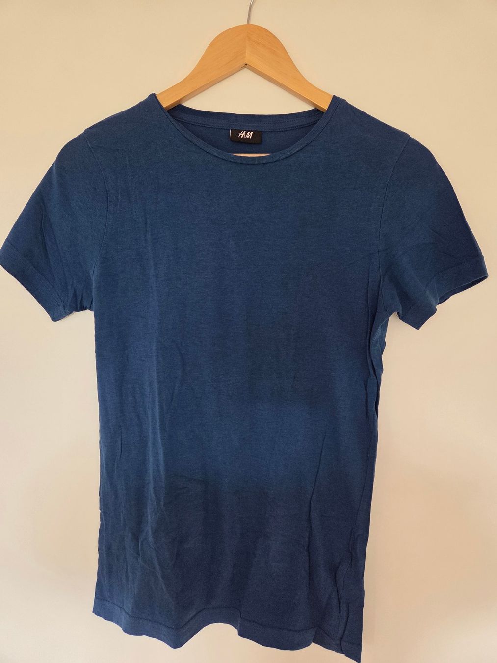 H&M T-shirt: H&M Basic T-Shirt XS Dunkelblau 100% Baumwolle – Usato da Rothenburg venduto da RaphiS549