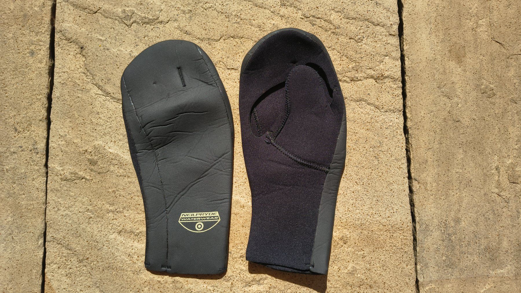 Surfboards & Schwimmbrette: Neopren Handschuhe & Kappe – Gebraucht aus St. Gallen von hohl1964