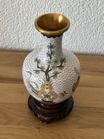 Dekorative chinesische Vase, Cloisonné Technik + Holzsockel