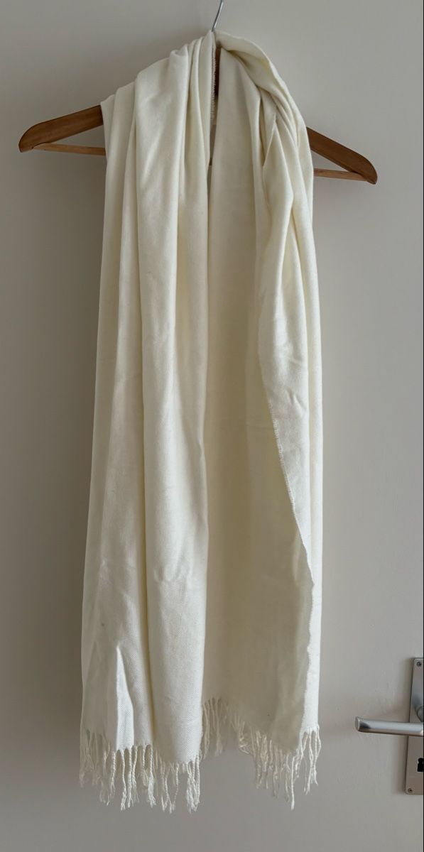 Foulards, Tücher & Schals: Foulard blanc cassé – Gebraucht aus Bernex von mar_82vn 1