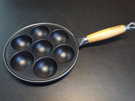 Pförtchenpfanne von Le Creuset aus Gusseisen mit Holzgriff