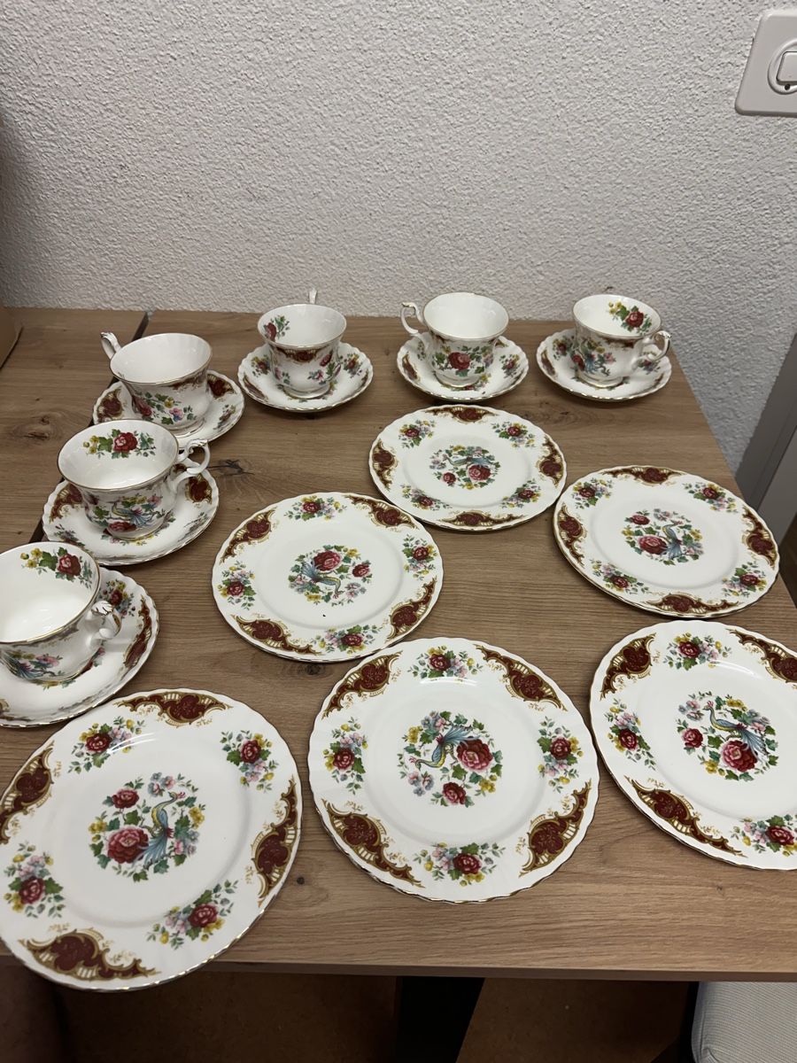 Royal Albert Set di piatti: Full (6) coffee and dessert set  – Nuovo (secondo la descrizione) da Zürich venduto da boy_5wcr
