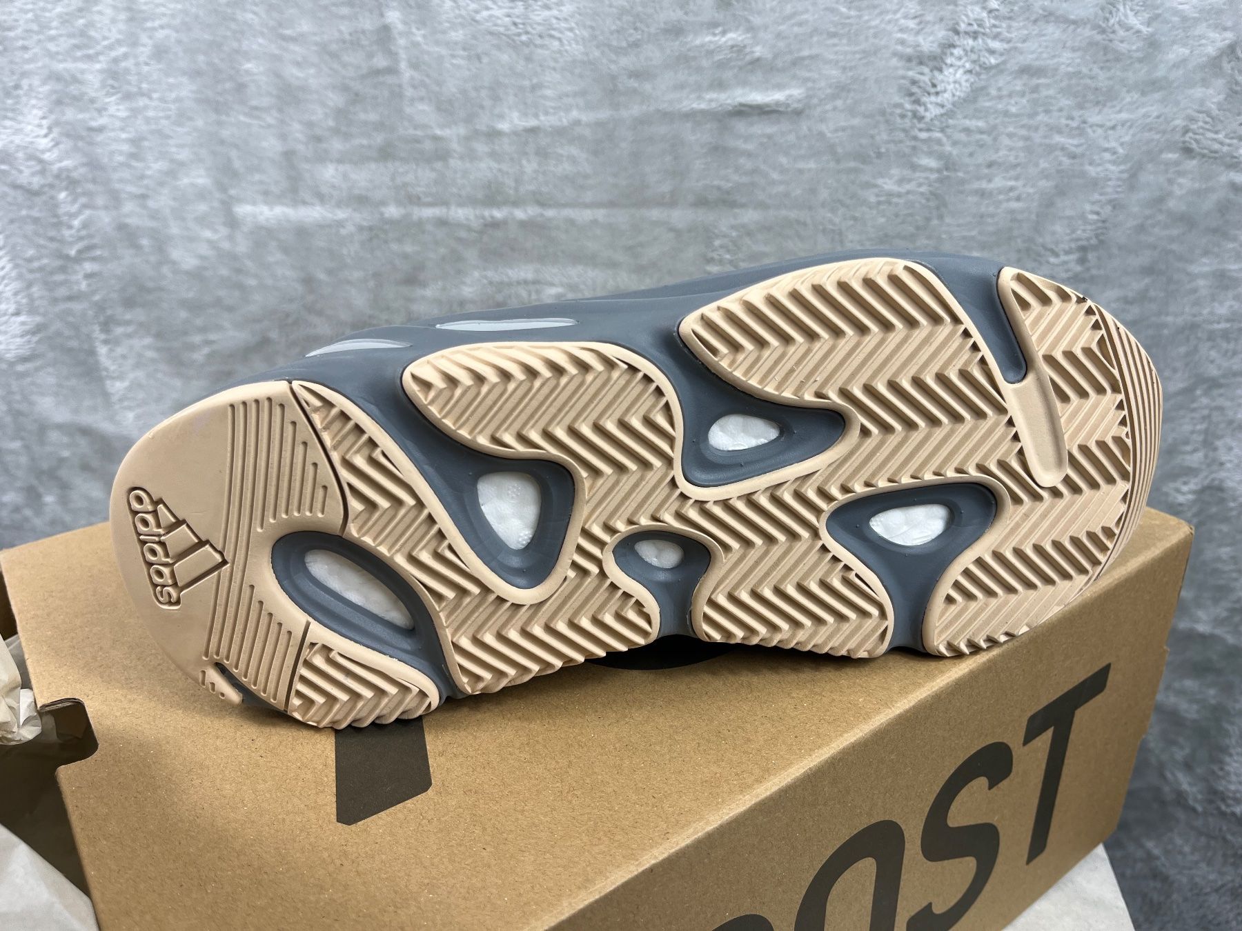 Adidas Scarpe da uomo: adidas Yeezy Boost 700 Teal Blue – Nuovo e nell'imballaggio originale da Niederlenz venduto da dom_r6rz 2
