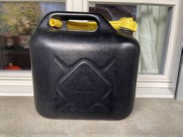 Kanister mit ca. 9 Liter Diesel