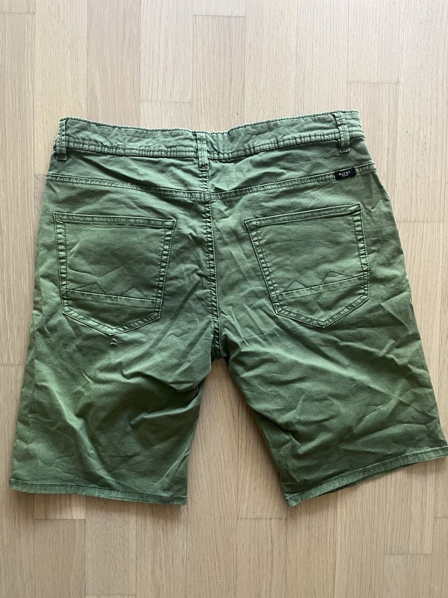 Pantalons: Short vert clair  – D'occasion à Vevey par emi_m2vr 2