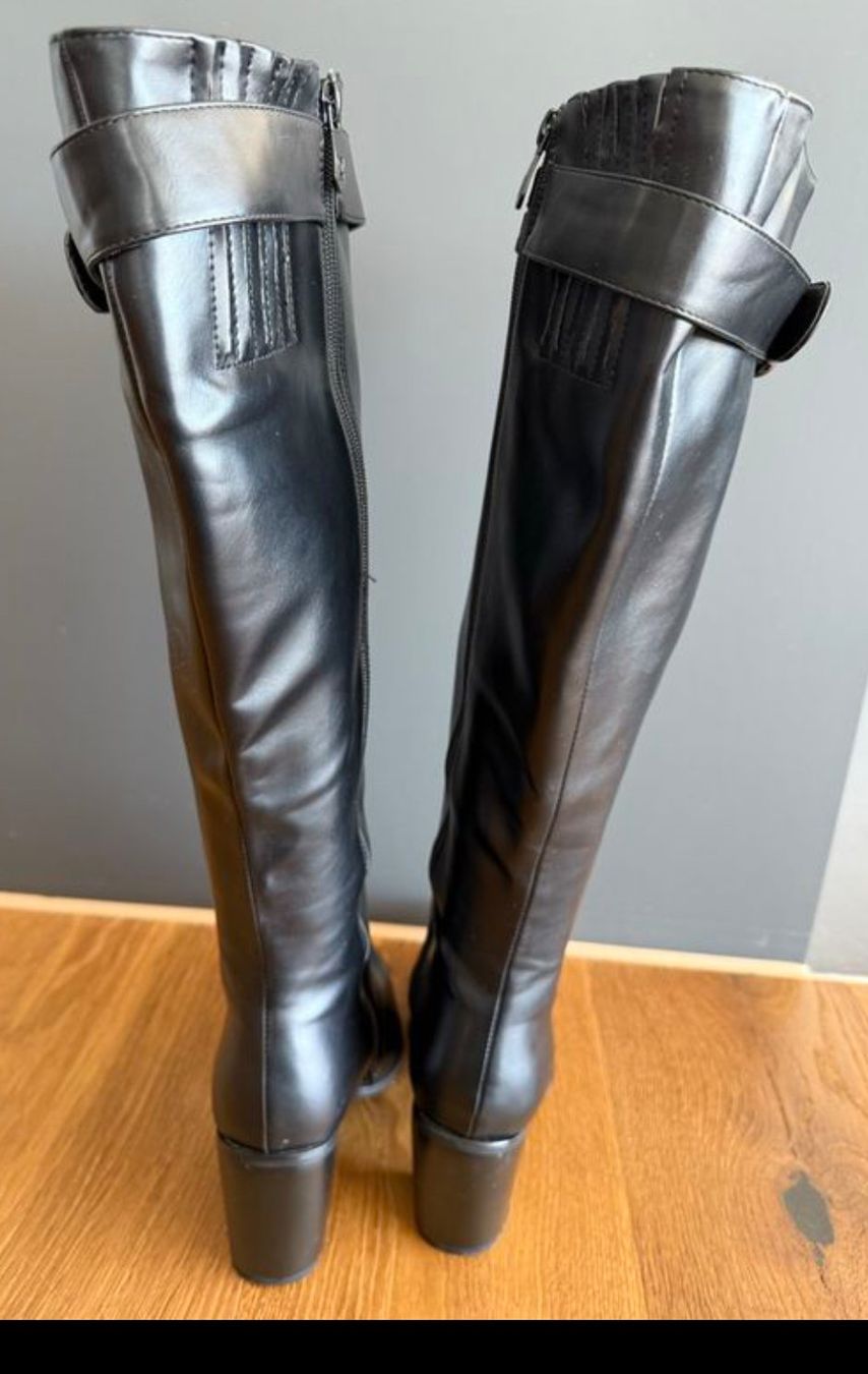 Scarpe da donna: Hoher Stiefel schwarz Grösse 41 – Usato da Bischofszell venduto da kro_ykt6 2