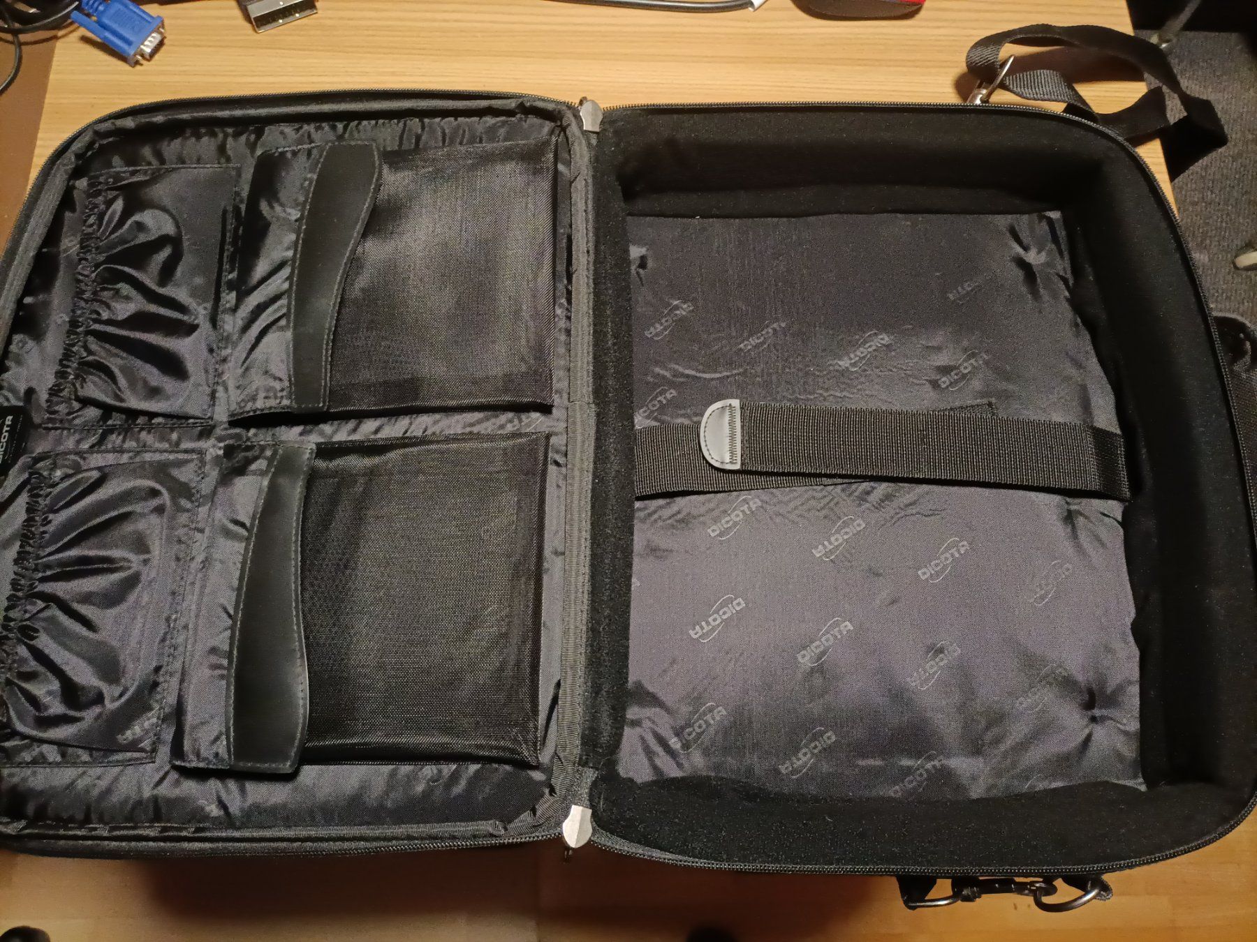 Borse: Gebrauchte Dicota Laptop Tasche - Schwarz – Usato da Schöftland venduto da Snacketti7 1