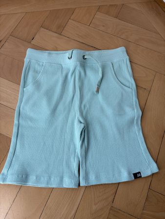 Short bleu clair taille 146 état neuf