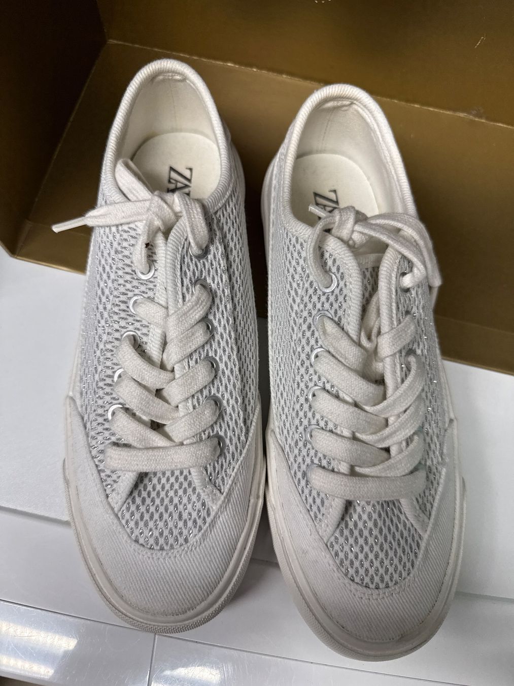 Scarpe da donna: SCHUHE ZARA gr 37 – Usato da Birr venduto da WalkyriaM