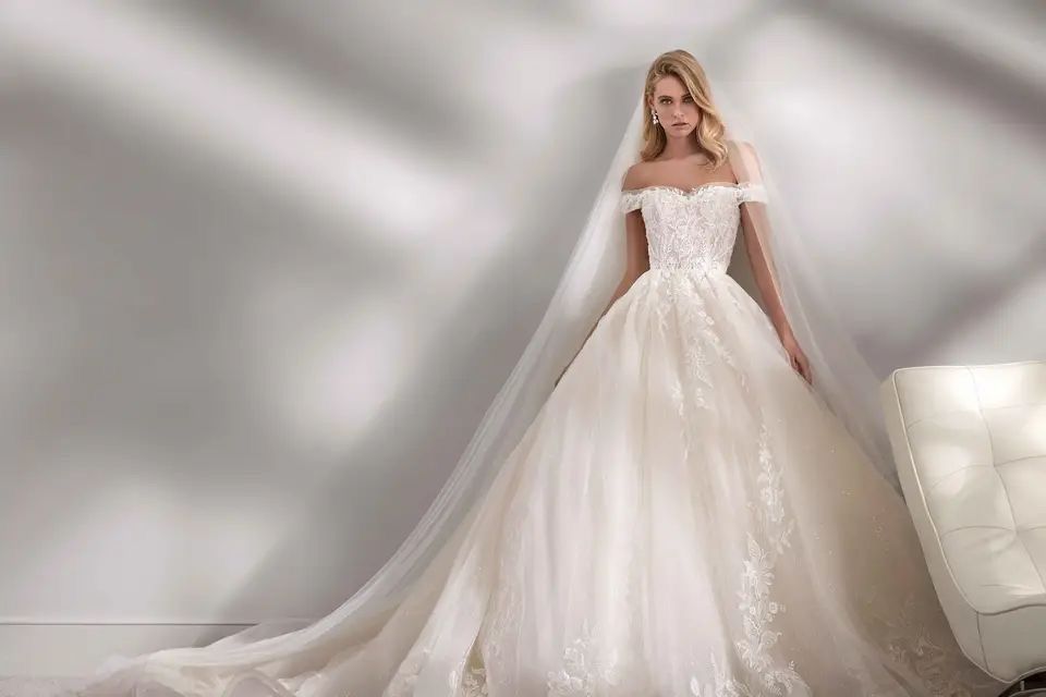 Robes: Brautkleid Nicole Milano – D'occasion à Niederglatt ZH par Lucaurti