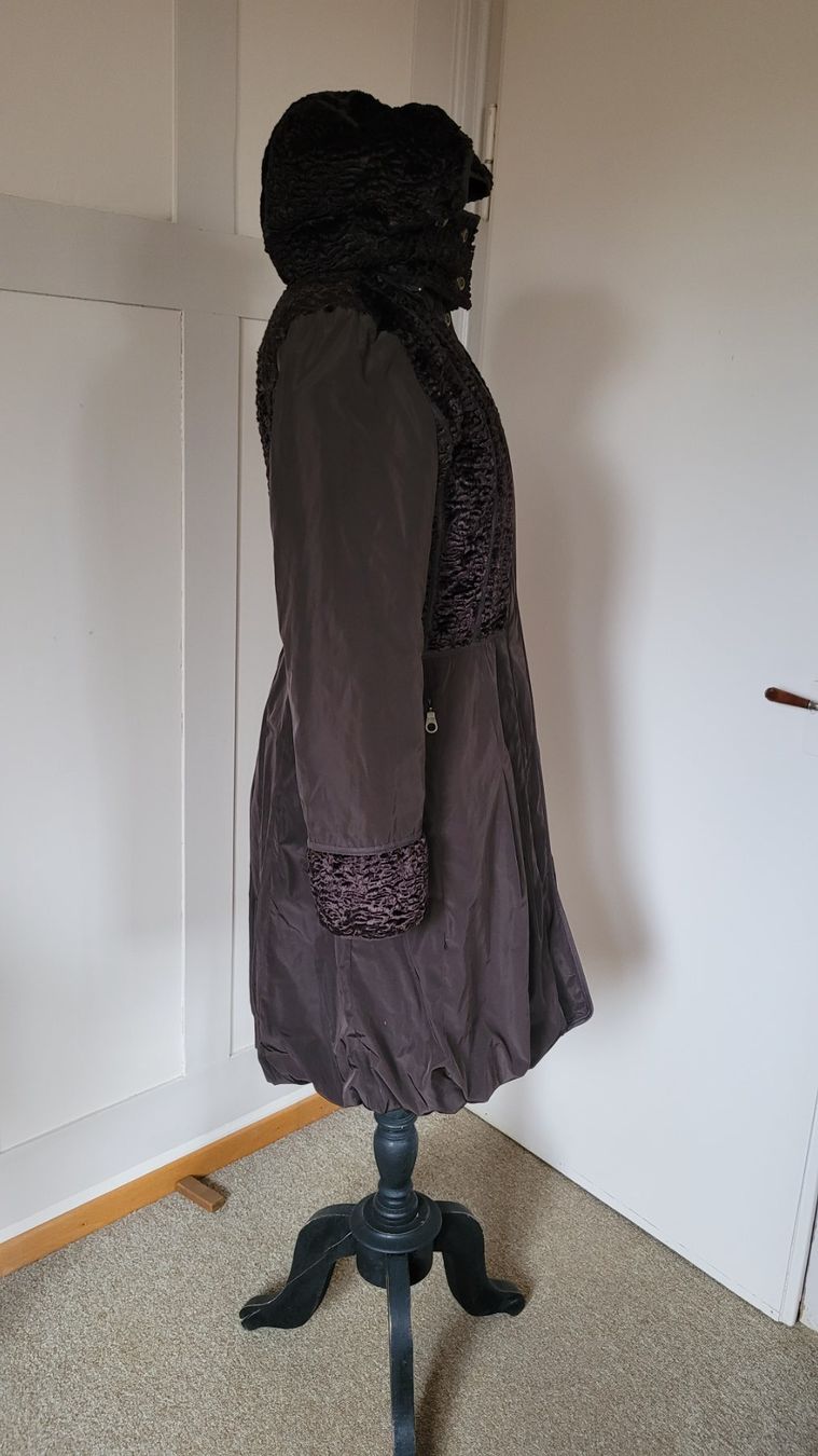 Cappotti: Precious Mantel Gr.38 Mocca- Braun Amazing – Usato da Winterthur venduto da Wohnhaus 2