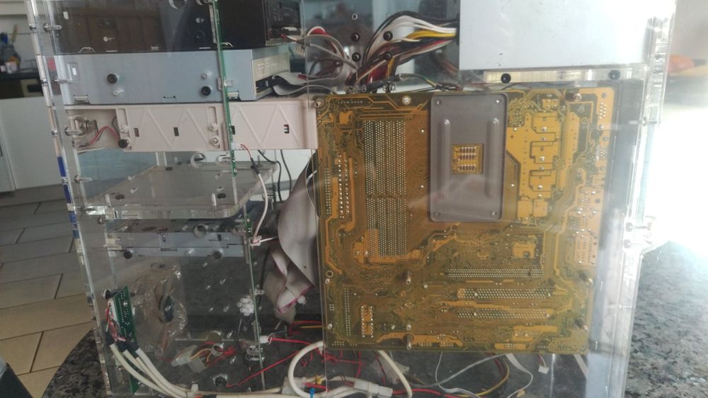 PC Plexiglas Gehäuse alt Kaufen auf Ricardo