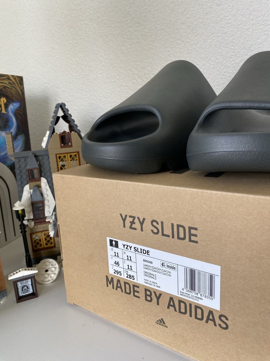 Adidas Herrenschuhe: Adidas Yeezy Slide Dark Onyx Gr. 48.5 – Neu und originalverpackt aus Freidorf TG von kickznlacez 3