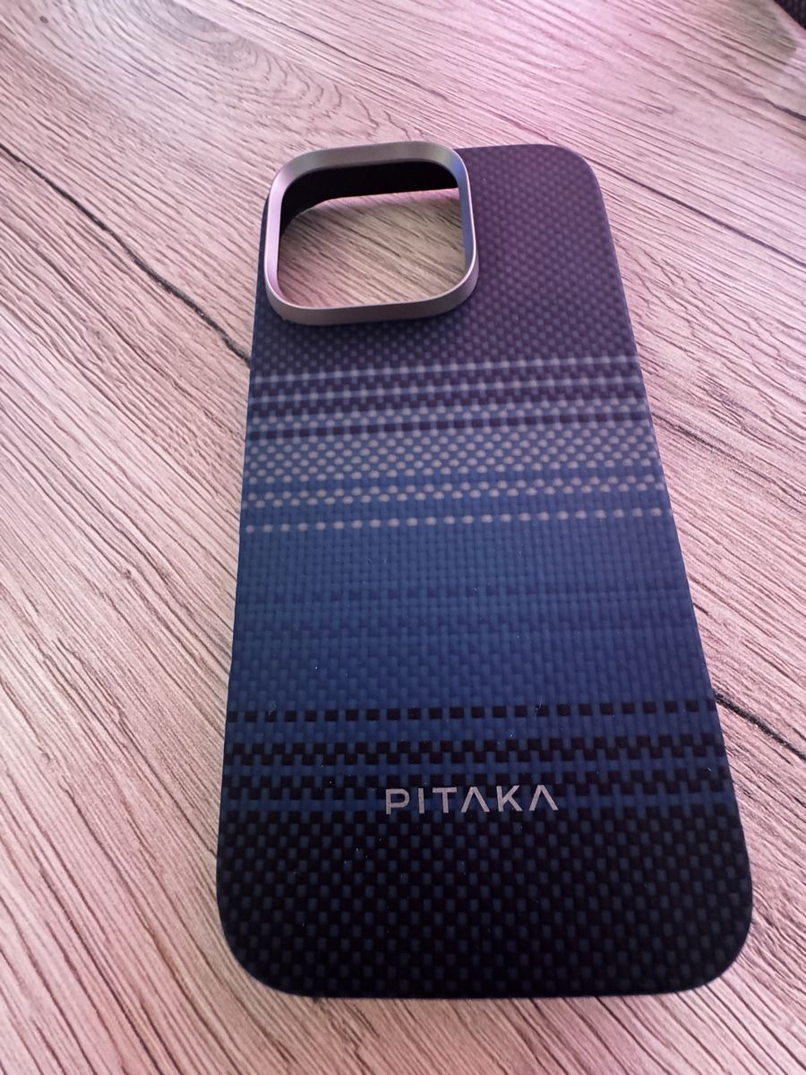 Cover & Protezioni schermo: Coque Pitaka MagSafe pour iPhone 16 Pro - État neuf! – Nuovo (secondo la descrizione) da La Chaux de fonds venduto da car_f9yg