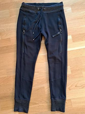 Schwarze Hose mit Glitterbündchen. Grösse 38