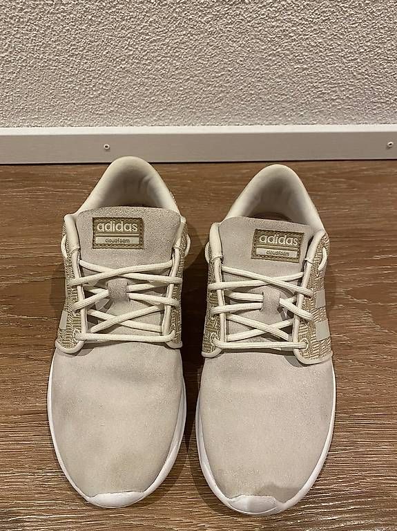 Adidas Scarpe da donna: Adidas Cloudfoam Sneaker Gr. 38 beige/weiss. – Usato da Dachsen venduto da Jay_3 1