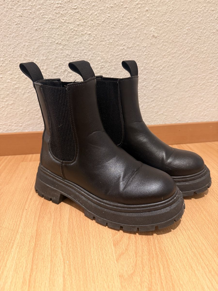 Scarpe da donna: Winter Boots: Schwarze Stiefeletten, Grösse 37! – Usato da Chur venduto da Pedro.Giesteira 1
