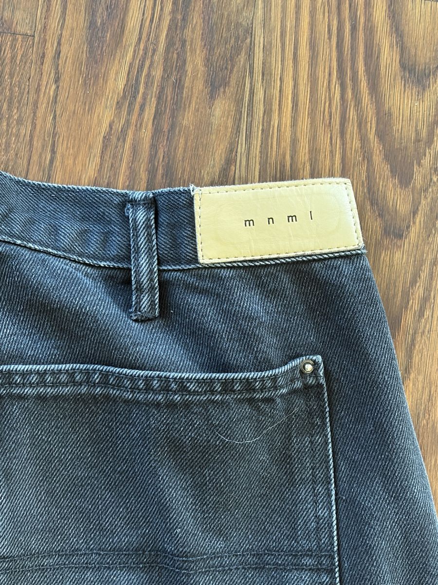 MNML Jeans: mnml fleared jeans dark grey – Gebraucht aus Zürich von blavatsky 1
