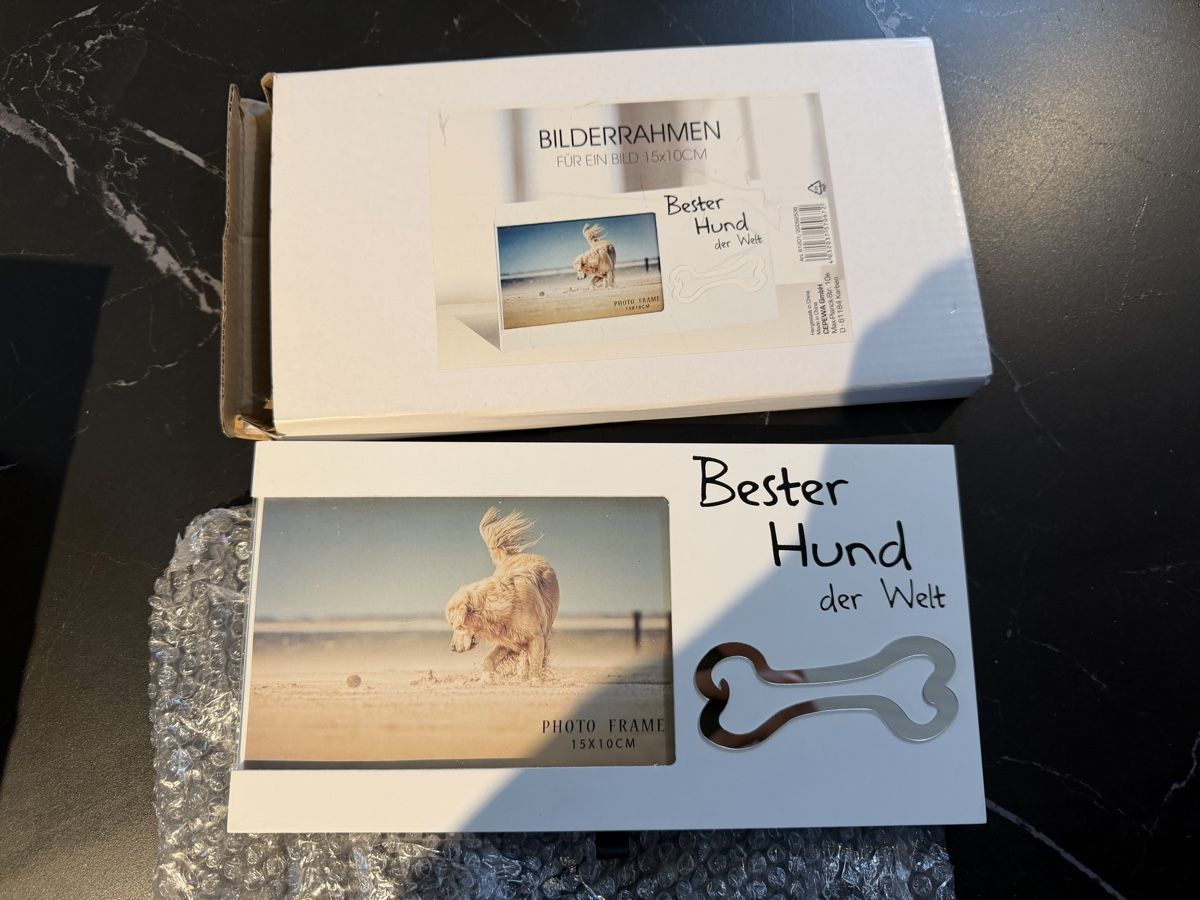 Cornici: Neuer Bilderrahmen "Bester Hund der Welt" 15x10 cm – Nuovo e nell'imballaggio originale da Niederglatt ZH venduto da vul_v86c