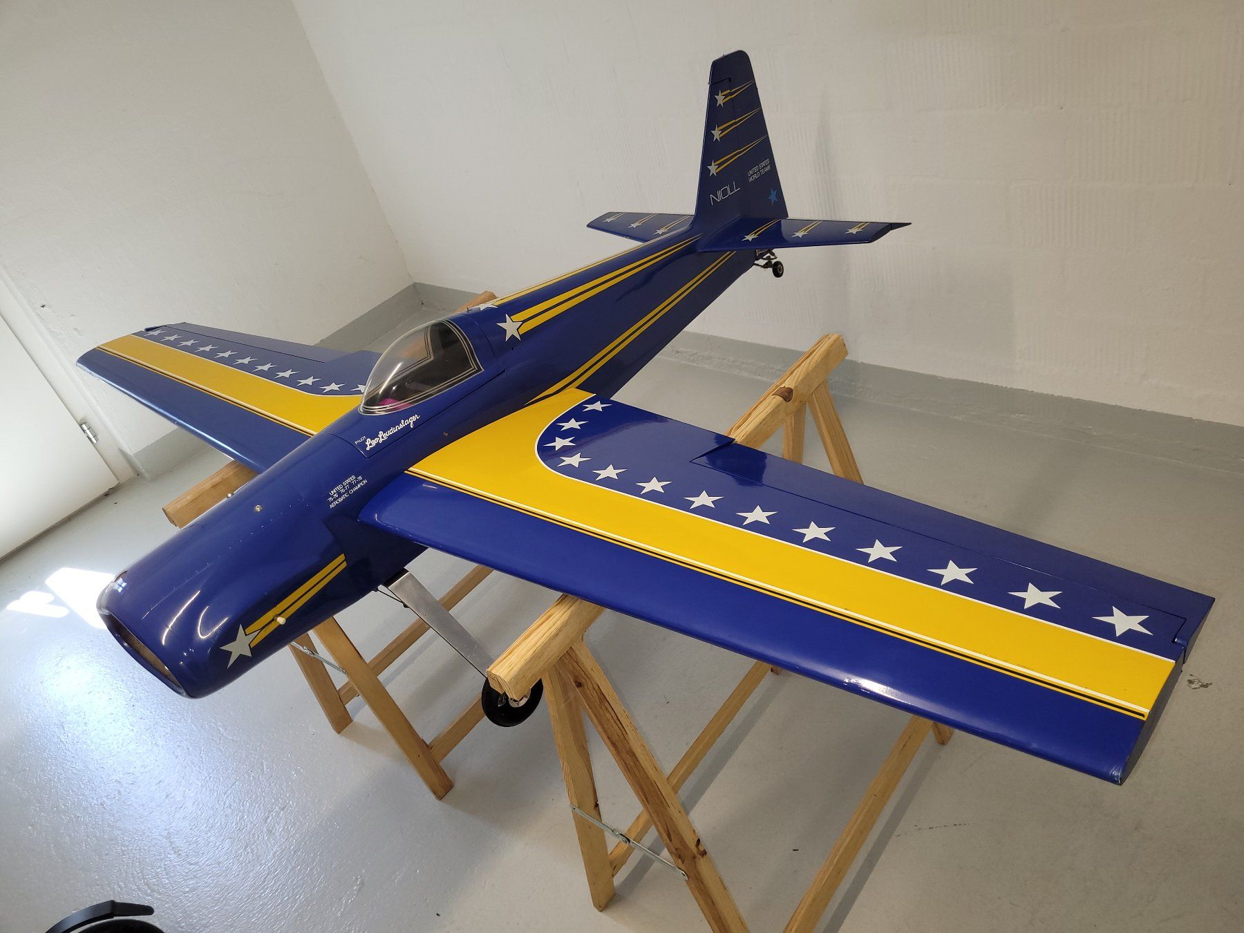 RC Modellbau: Grosse, schöne Laser, Akromodel, leer – Defekt aus Winterthur von testi67