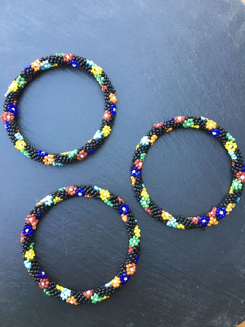 Armbänder & -reifen: Lot de 3 bracelets Massaï – Neu (gemäss Beschreibung) aus Veyrier von Leilazizou 5
