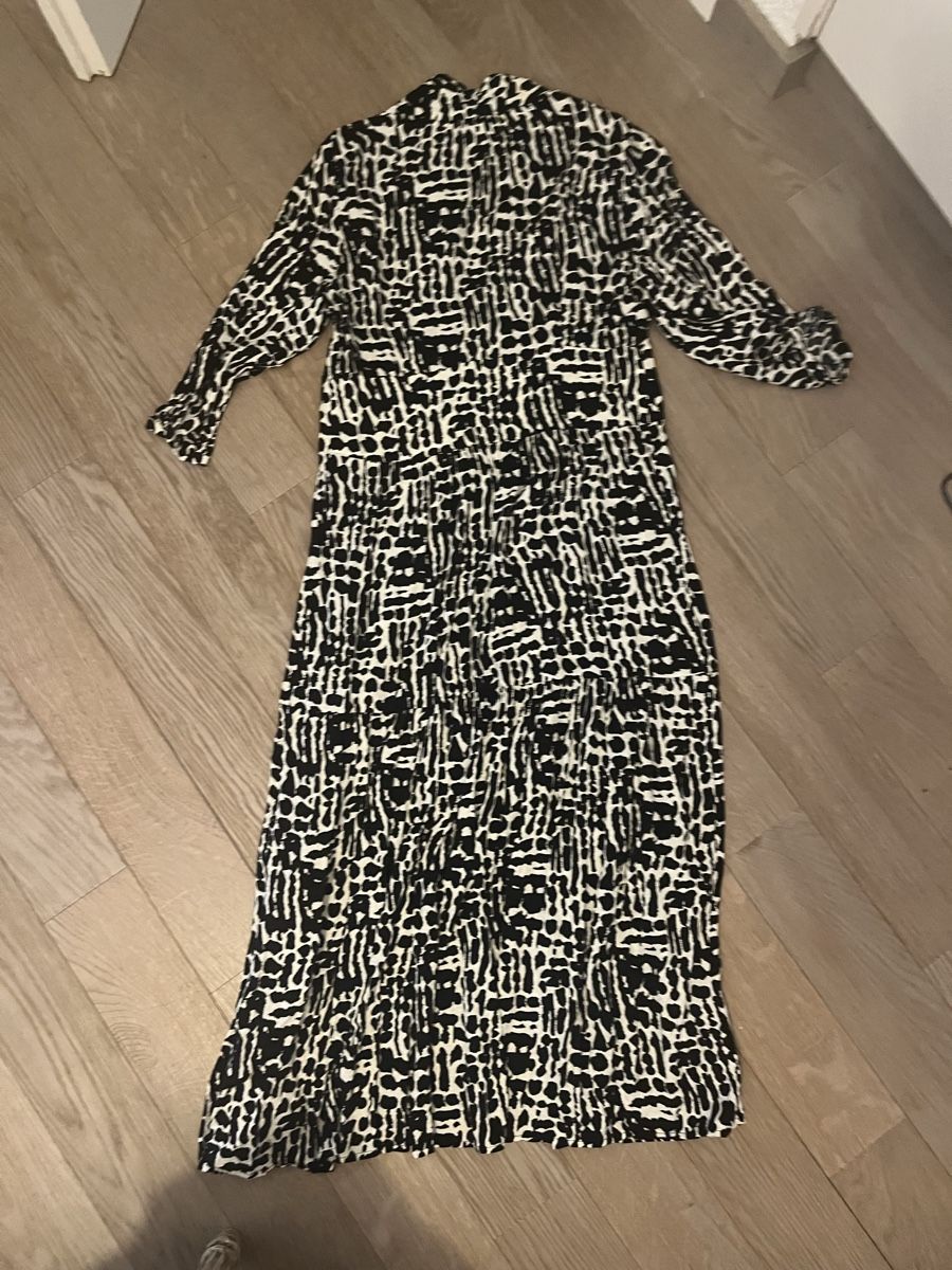 Ba&Sh Kleider: Robe Midi Bash taille 0, portée 2 x – Gebraucht aus Lutry von mar_cr6n 1