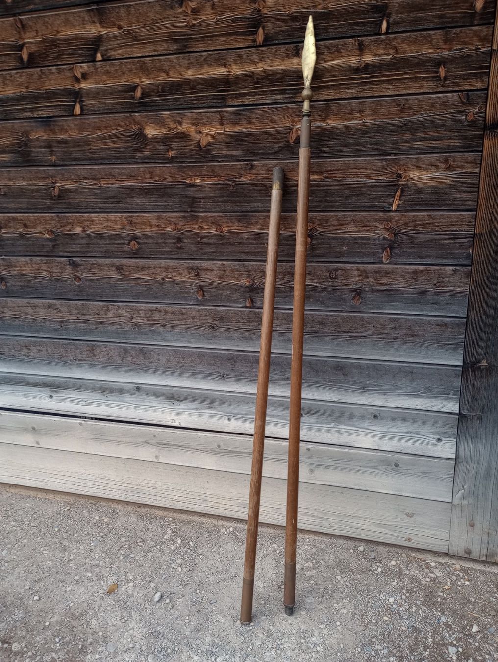 Bandiere: Fahnenstange aus Holz mit Messingspitze – Usato da Horgenberg venduto da sar_qc5l