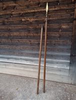 Fahnenstange aus Holz mit Messingspitze