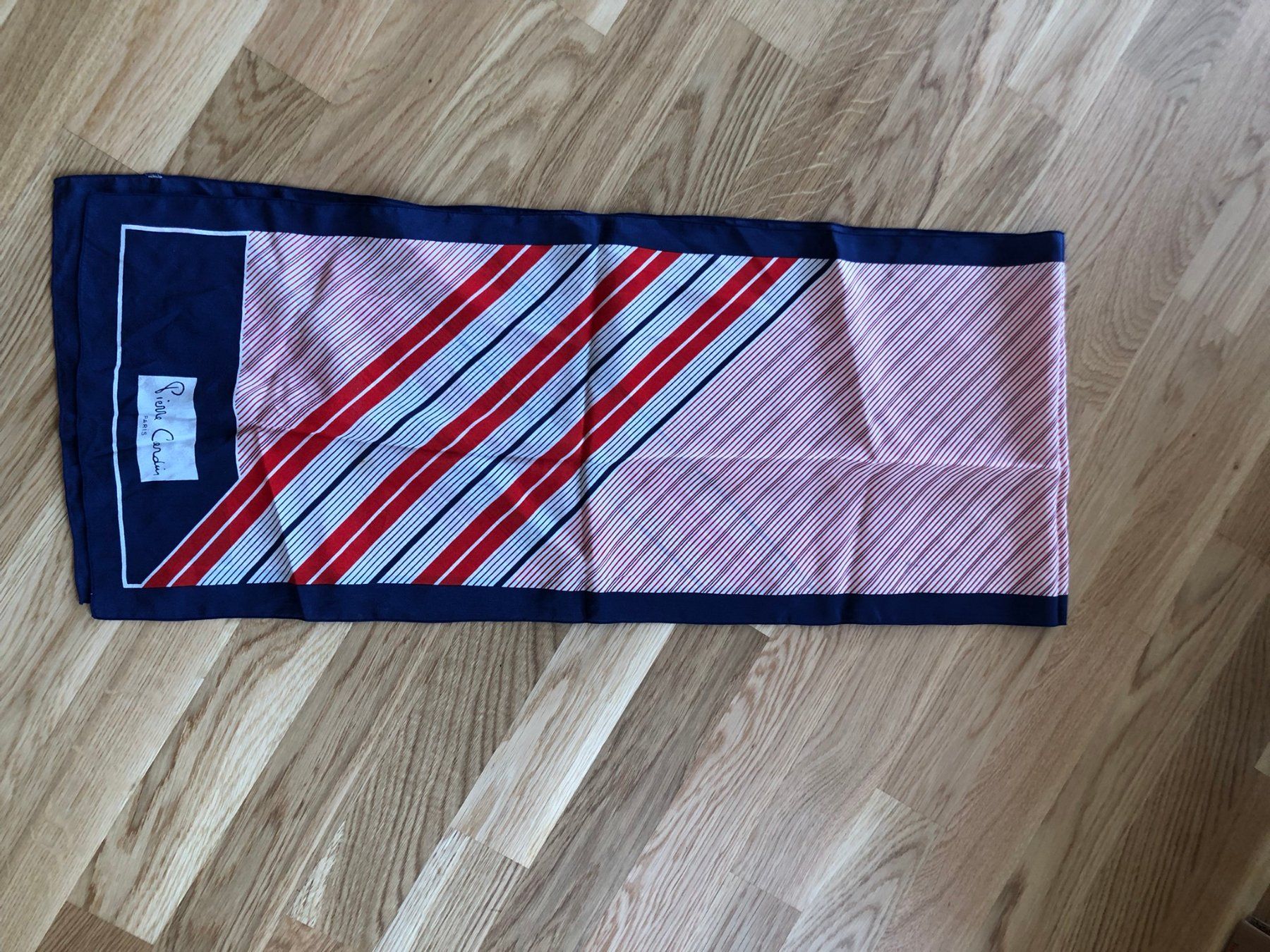 Pierre Cardin Foulard & Sciarpe: Foulard rectangulaire Pierre Cardin – Usato da Genève venduto da ktr_nf66