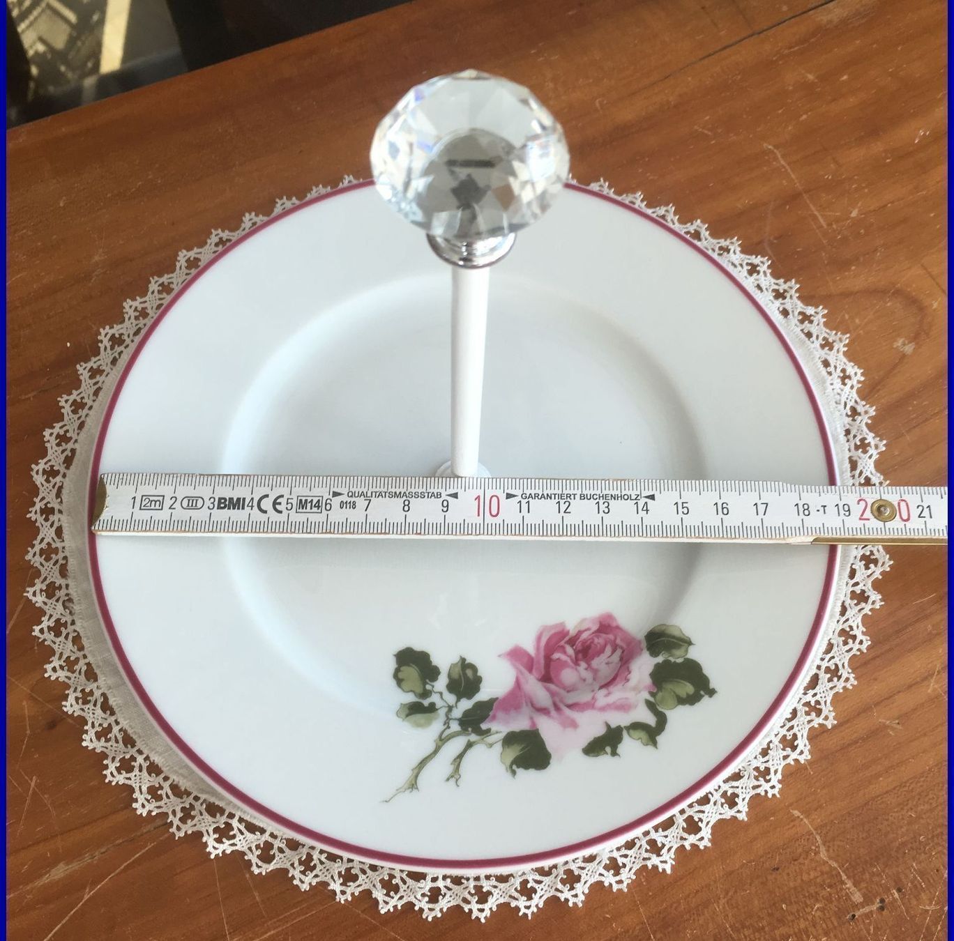 Piatti: ETAGERE MIT GESCHLIFFENEM GLASKOPF – Usato da Subingen venduto da Etageren 9
