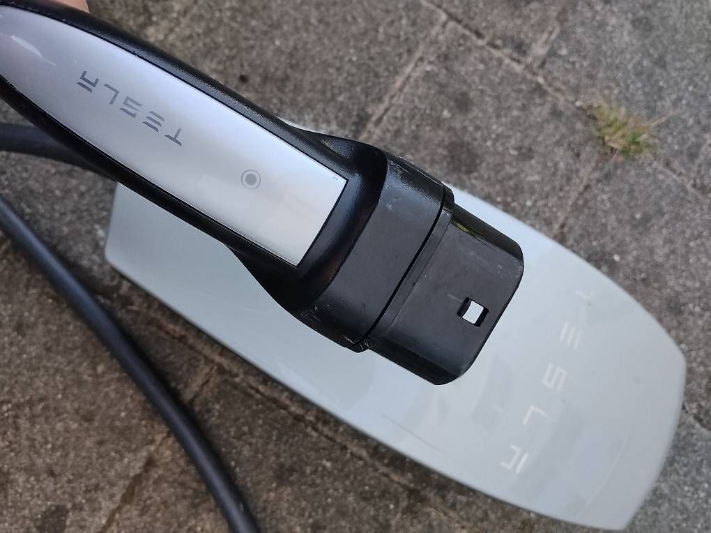 Tesla Batterie-Ladegeräte: Tesla Wall Connector 22kW – Gebraucht aus Wiesendangen von pa11 3