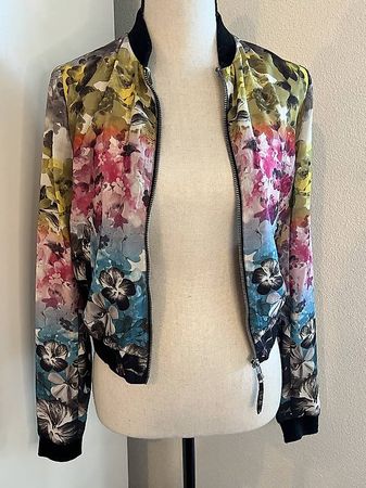 Leichte Jacke Grösse 34