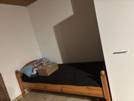 Einzelbett aus Holz braun Masse ca 90x200 cm guter Zustand