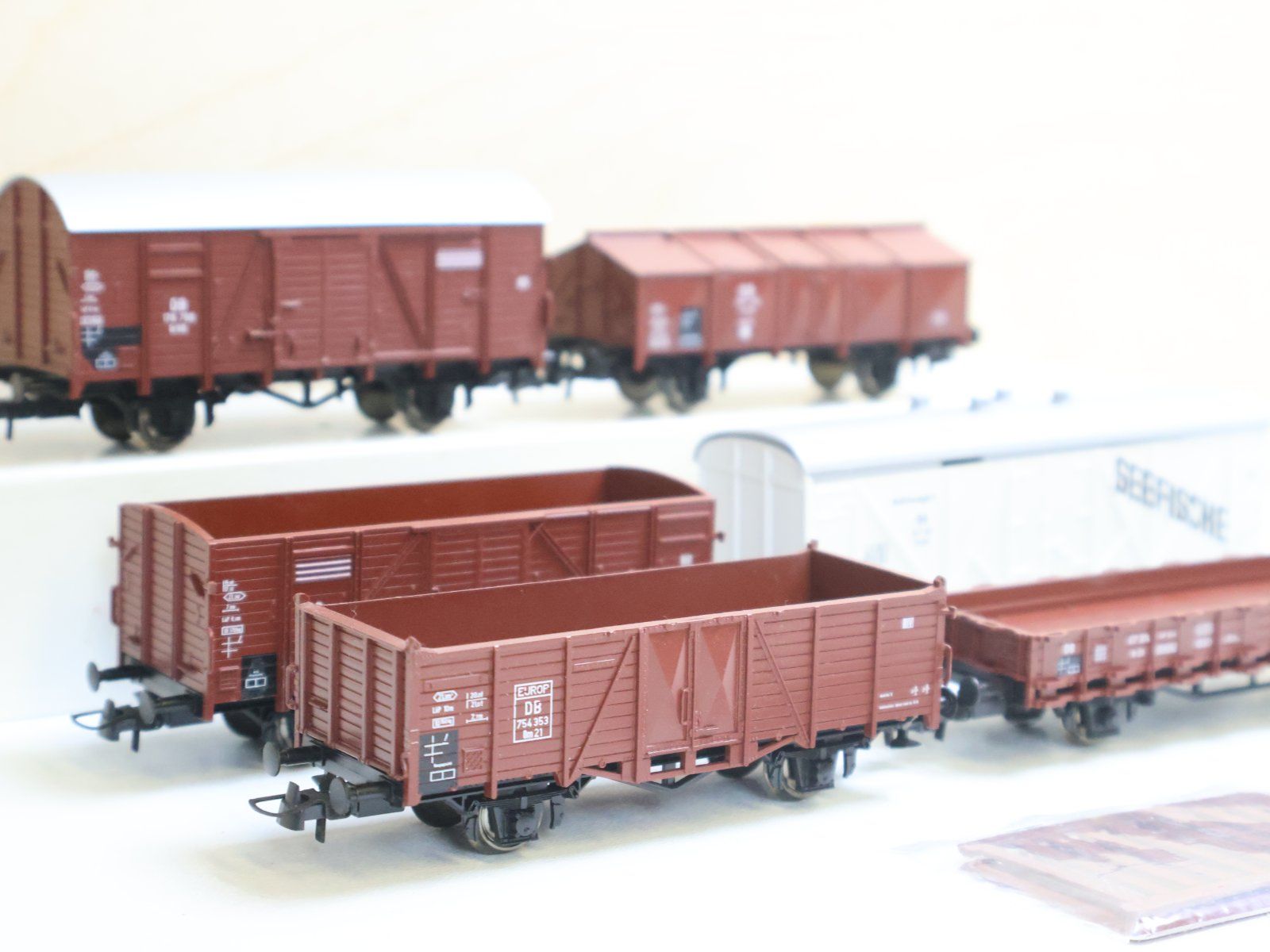 Roco Modelleisenbahnen: ROCO 6 x Güterwagen H0 - schönes Set – Gebraucht aus Winterthur von Monstera